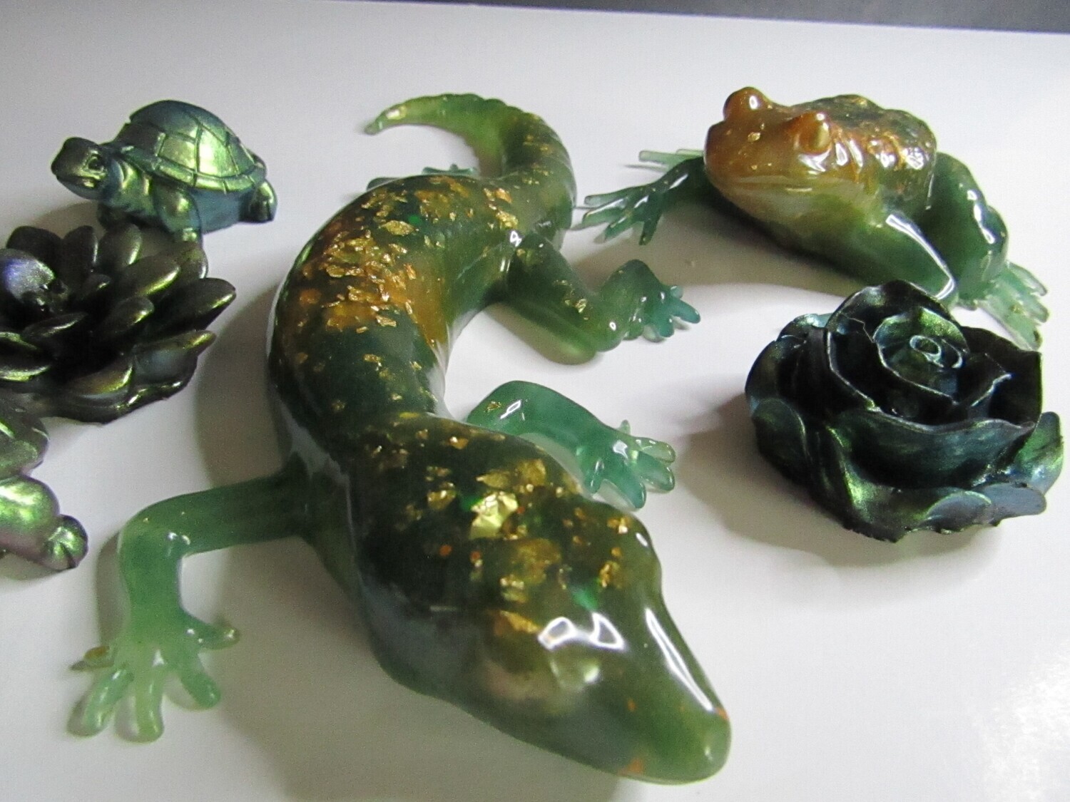 Golden Flake Green Frog and Lizard Resin set
