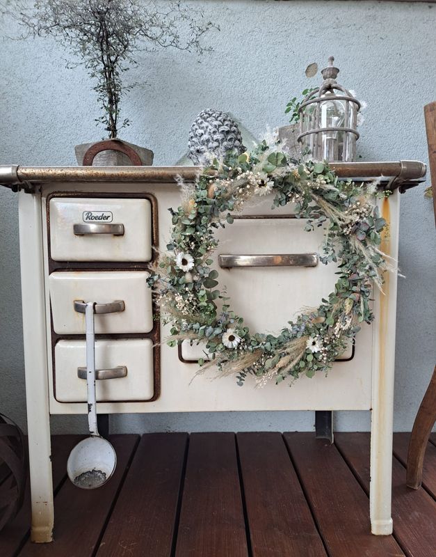 Türkranz aus Holz d 30 cm, gebunden mit Trockenblumen 