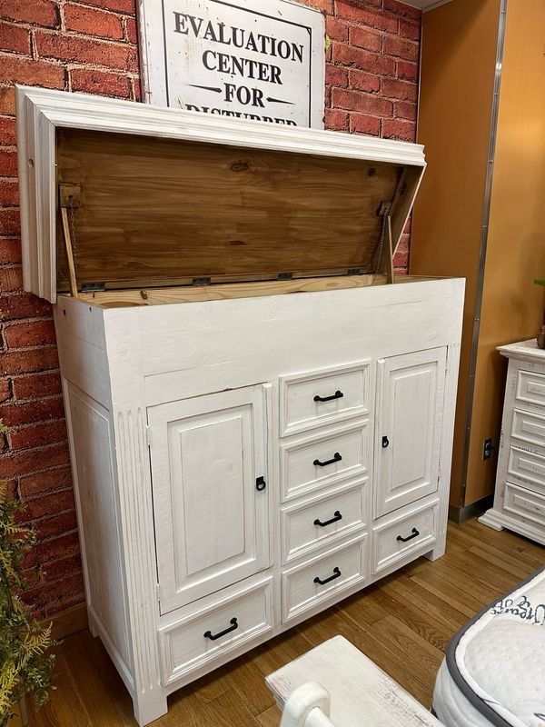 White Gun Chest