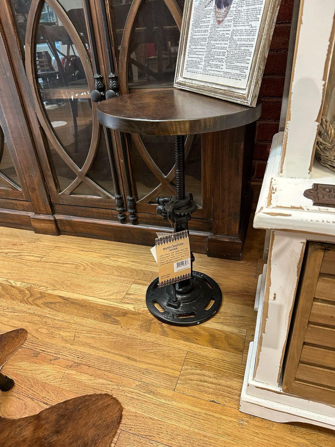 Crank Stool With Round Base