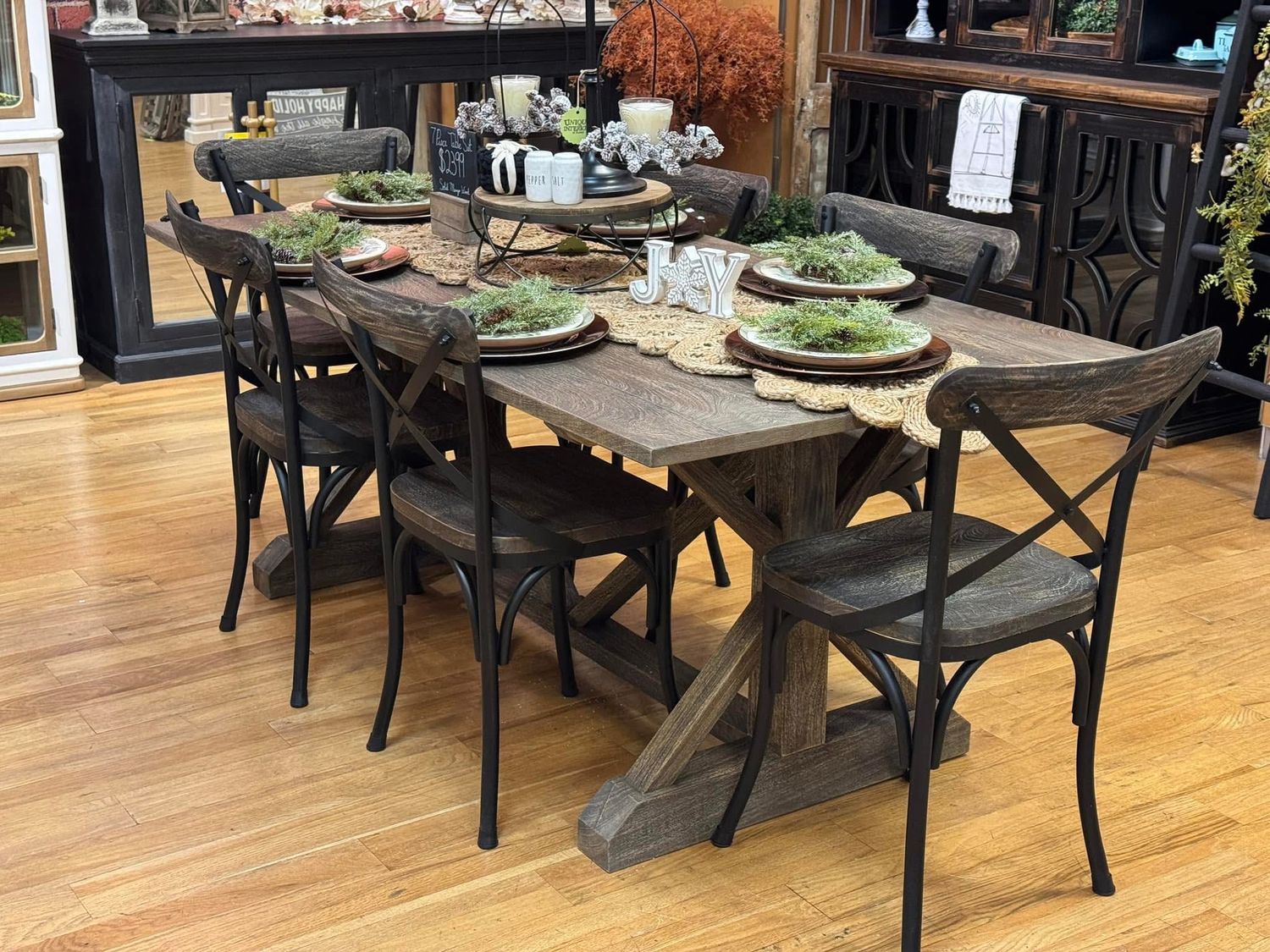 Abingdon Table Set