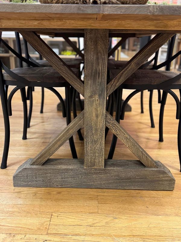 Abingdon Table Set