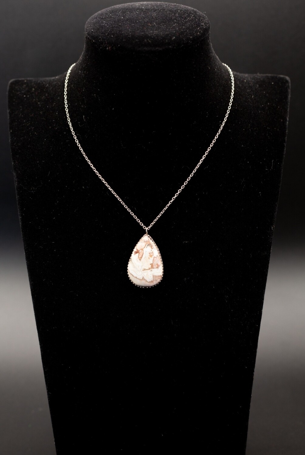 Scolecite blanche et saumon