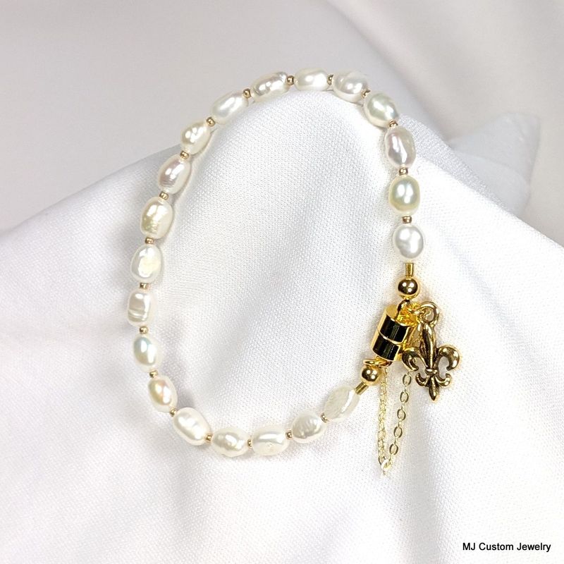 Baroque FW Pearl & Fleur-de-lis Charm Magnetic Clasp Bracelet
