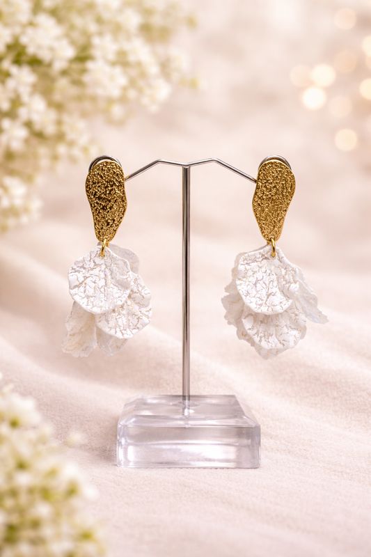 PENDIENTES LAGRIMA Y FLOR BLANCA