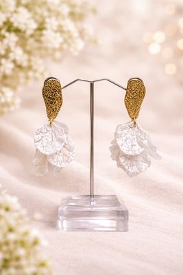 PENDIENTES LAGRIMA Y FLOR BLANCA