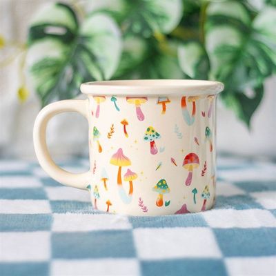 TAZA CON ESTAMPADO DE SETAS