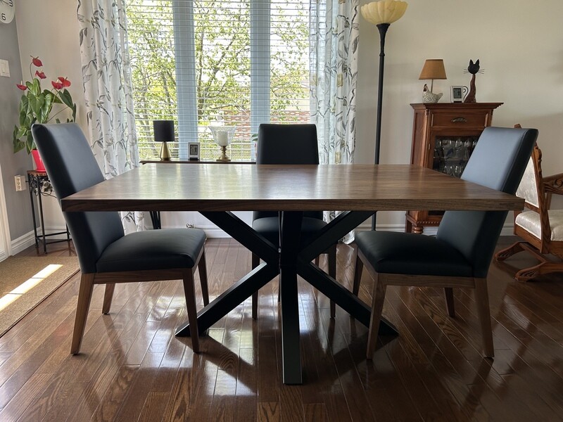 Table pied symétrique