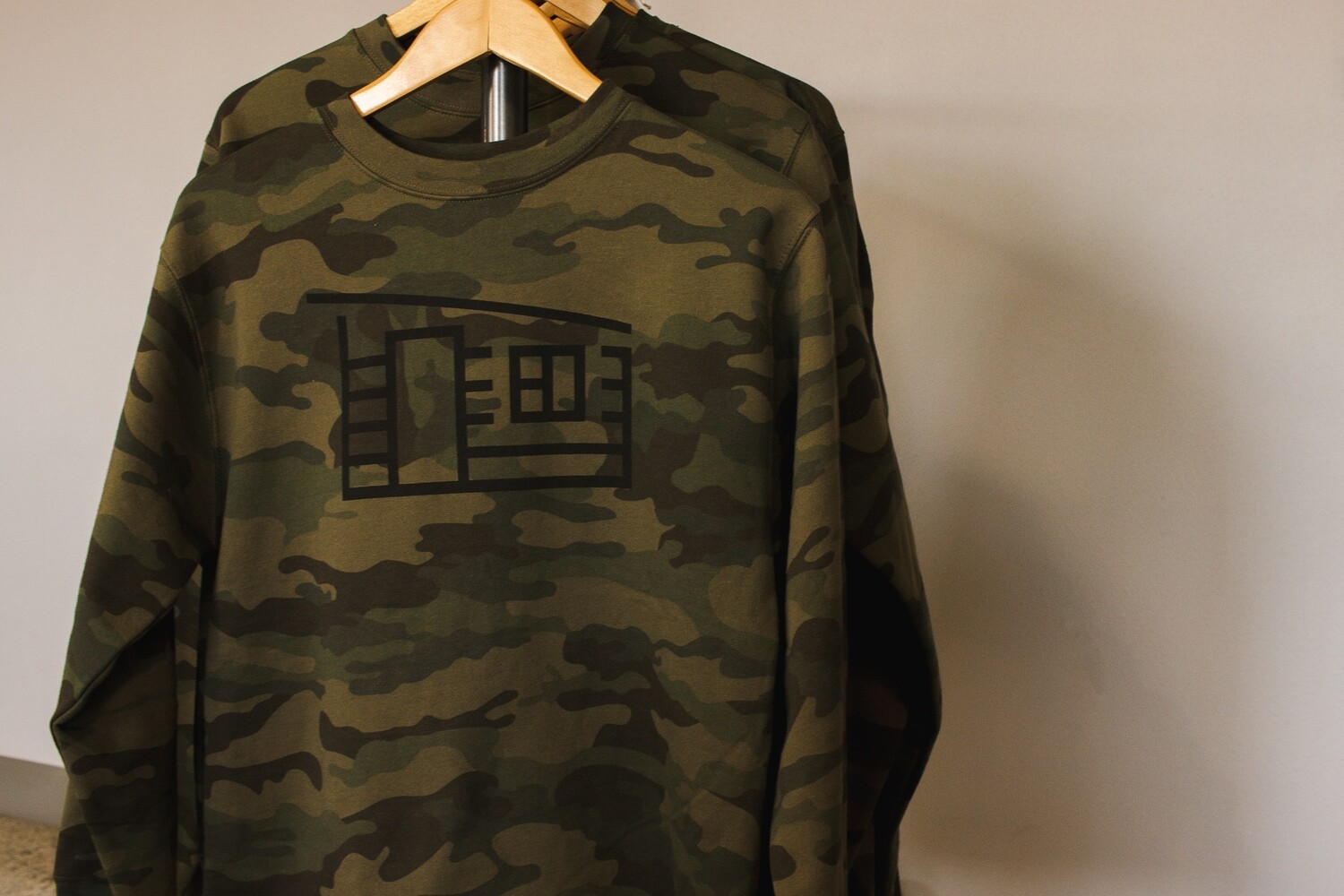 HOUSE CREWNECK PULLOVER