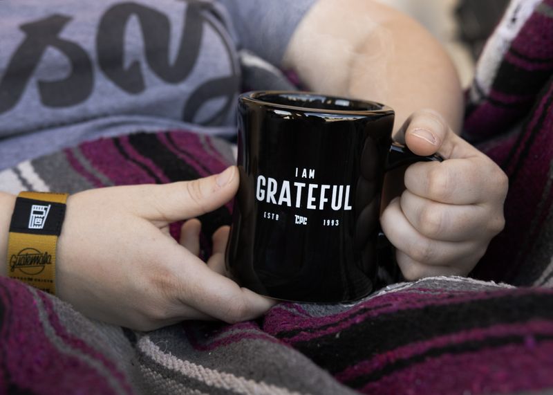 GRATEFUL MUG BLACK