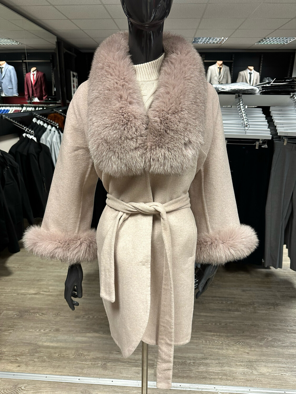 Pelzmantel mit 100% Fuchspelz & Alpaca Oberflächenmaterial