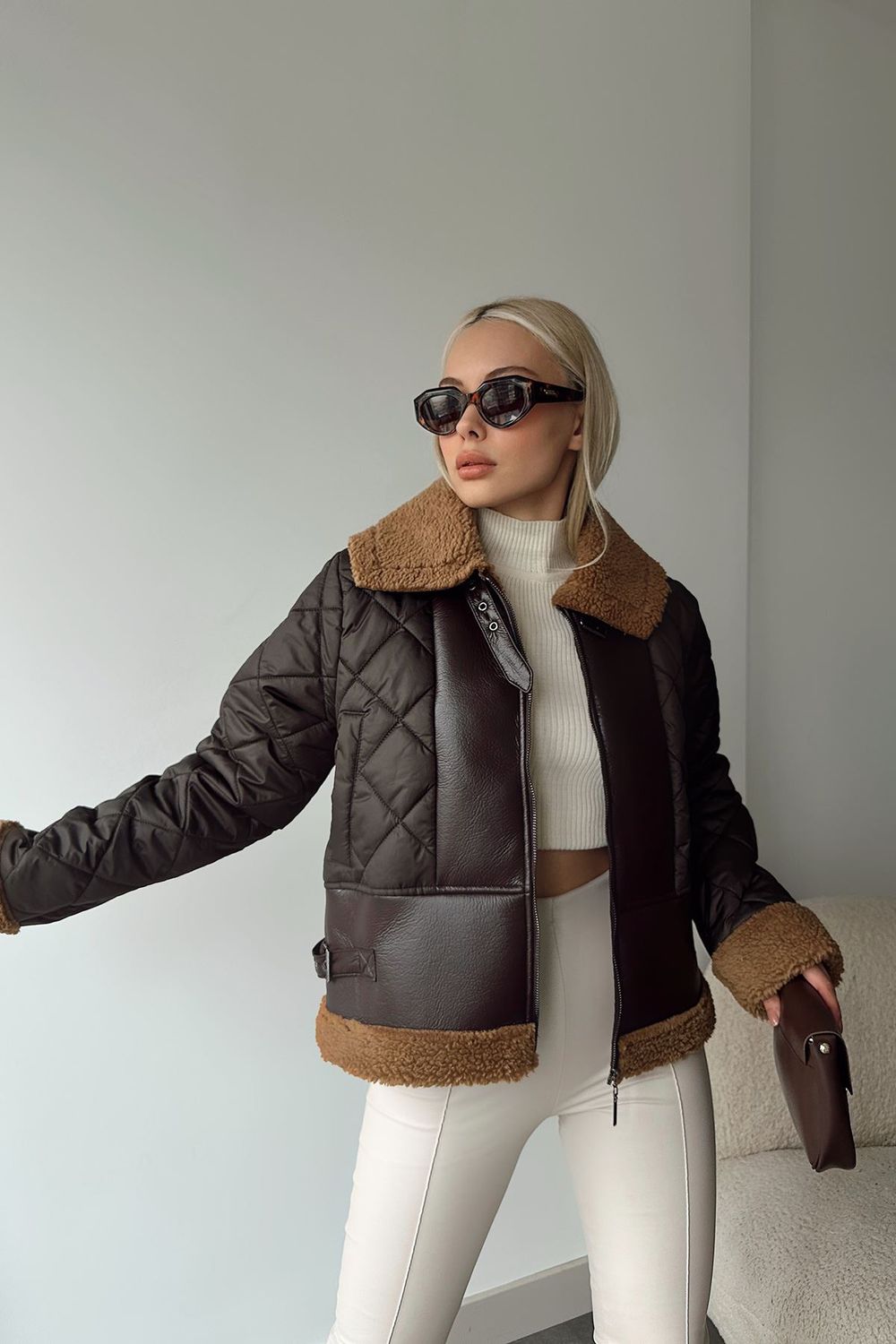 Damenjacke Mit Gestepptem Leder- Und Plüschbesatz – Braun
