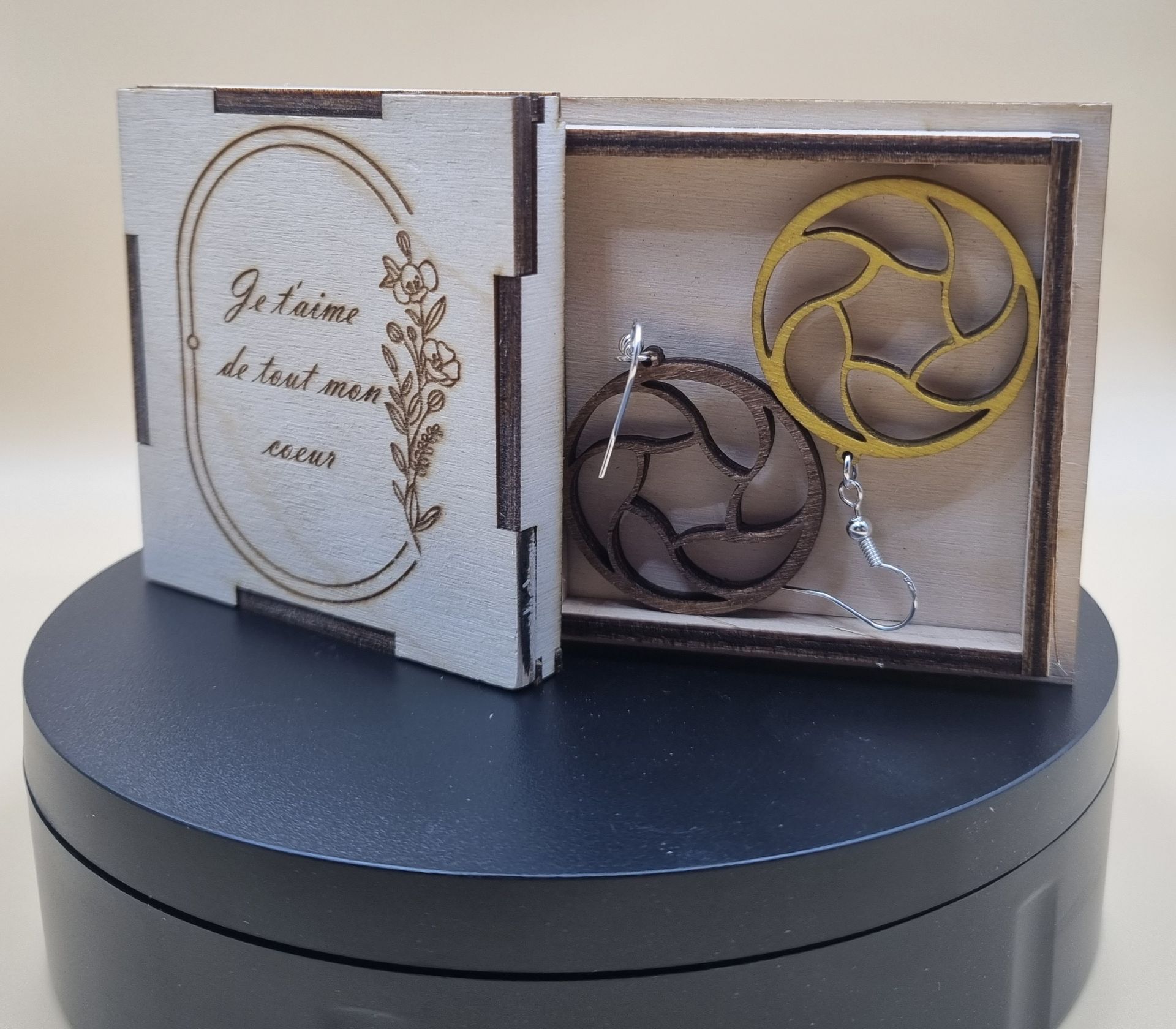 Boucles d'Oreilles en Bois avec Boîte Personnalisée
