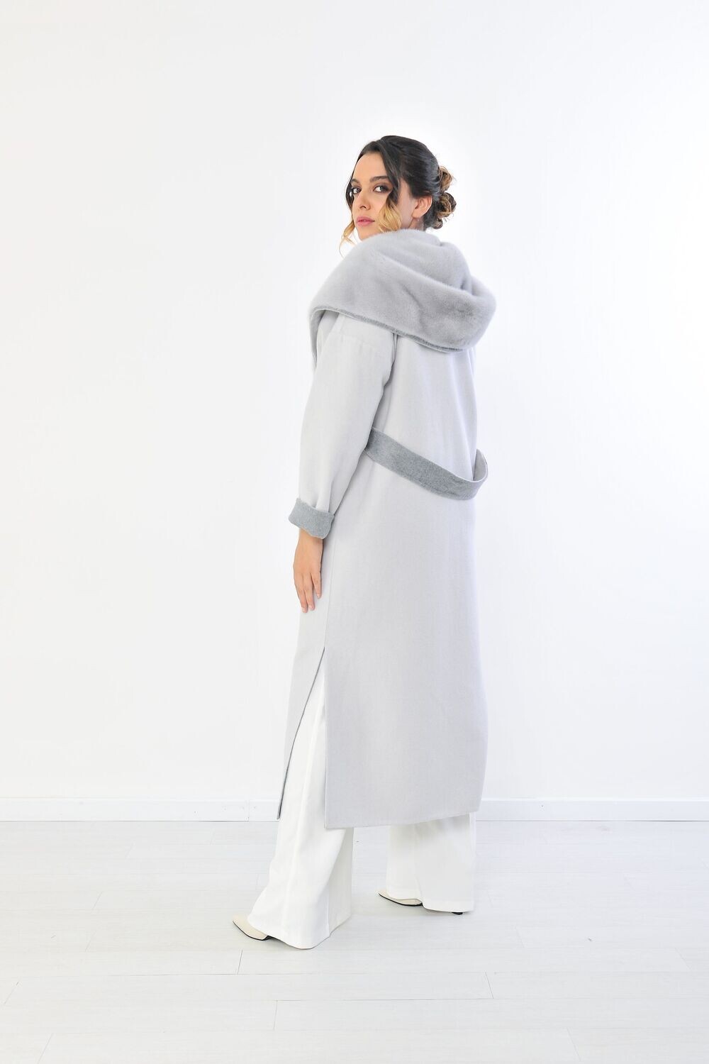Cappotto lungo in cashmere con collo a scialle in visone - Grigio Perla