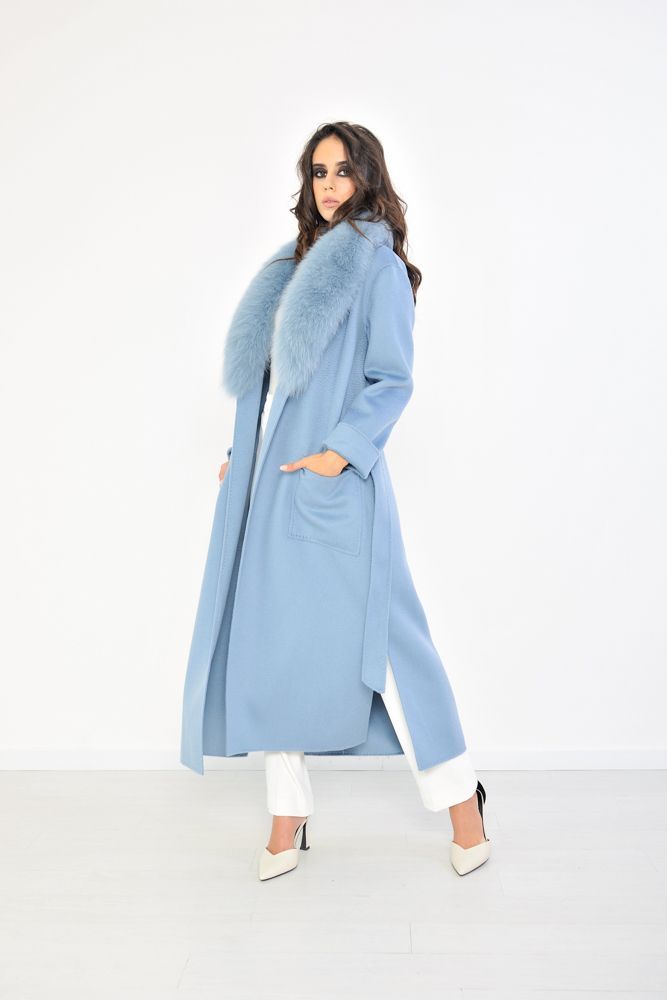 Cappotto in tessuto light blu collo sciallato in volpe
