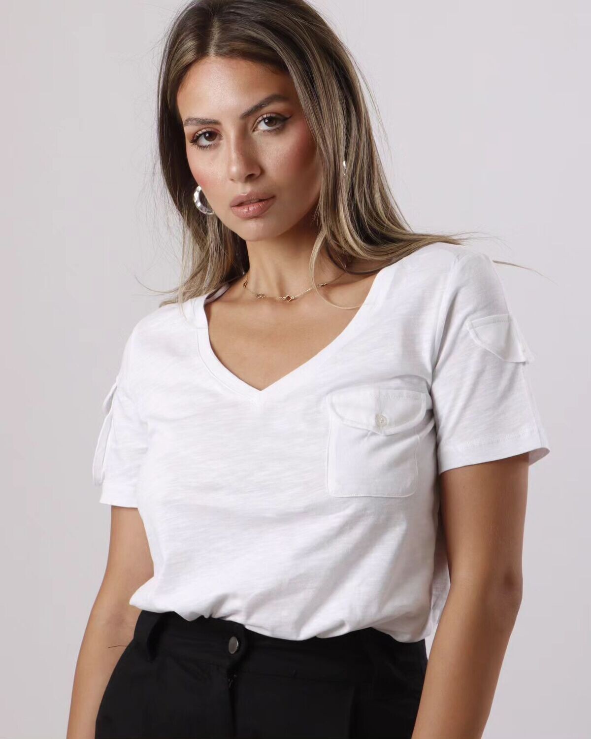 "Keep me" V-neck T-shirt