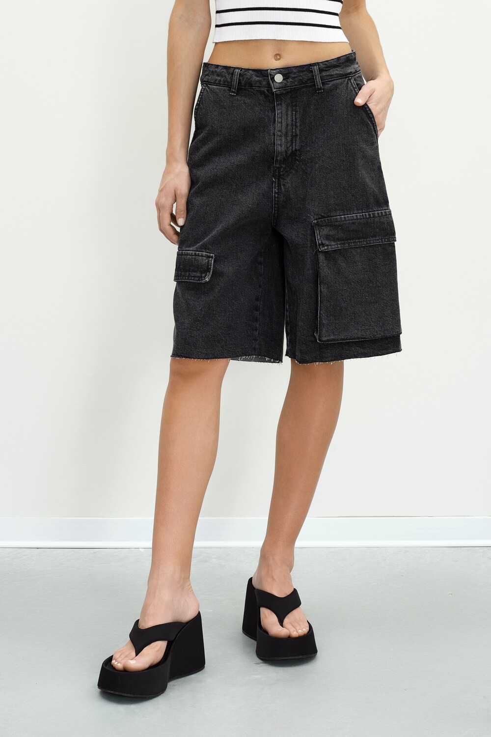 "Be right back" Cargo Bermuda