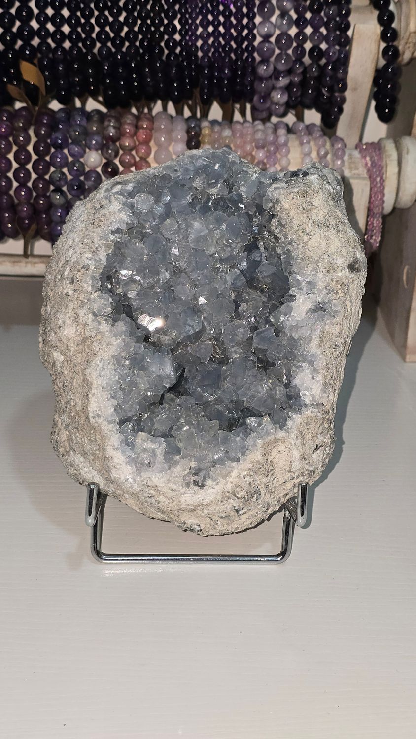 Géode celestite Madagascar  2kg311gr 14cm sur 15 cm environ