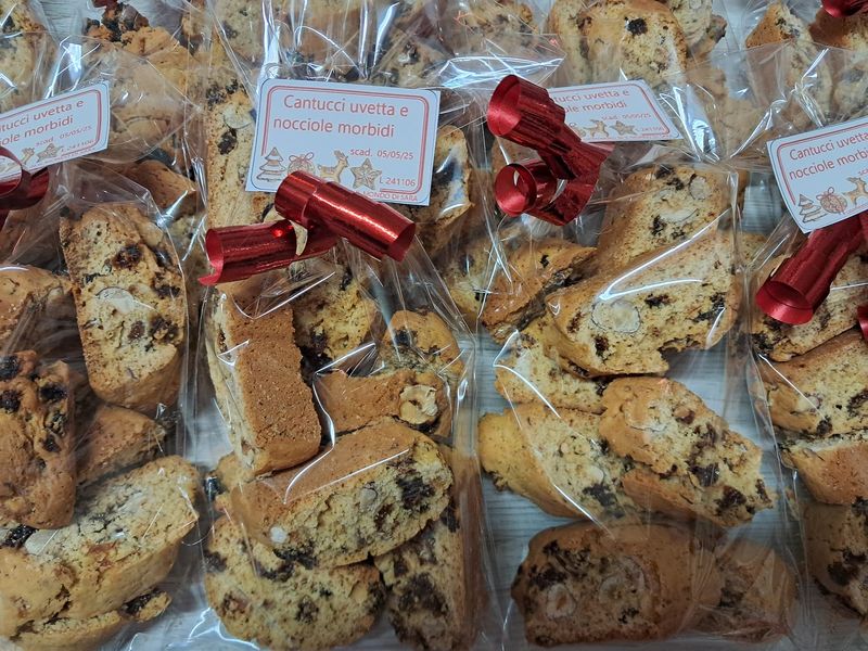 Cantucci uvetta e nocciole