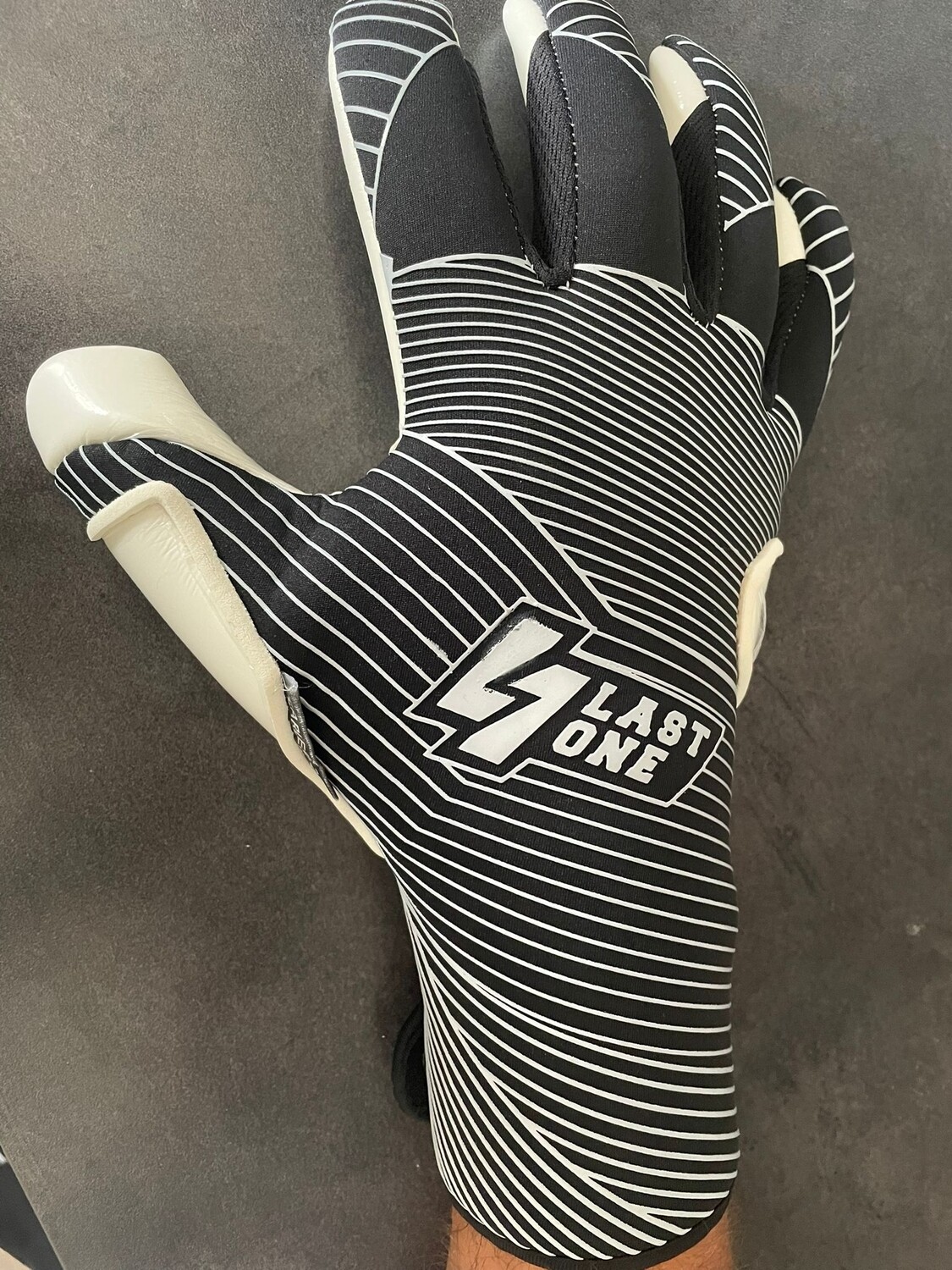 LastONE® FEARLESS 2.0 Black and White