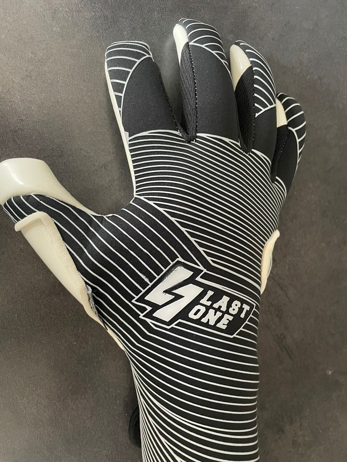 LastONE® FEARLESS 2.0 Black and White