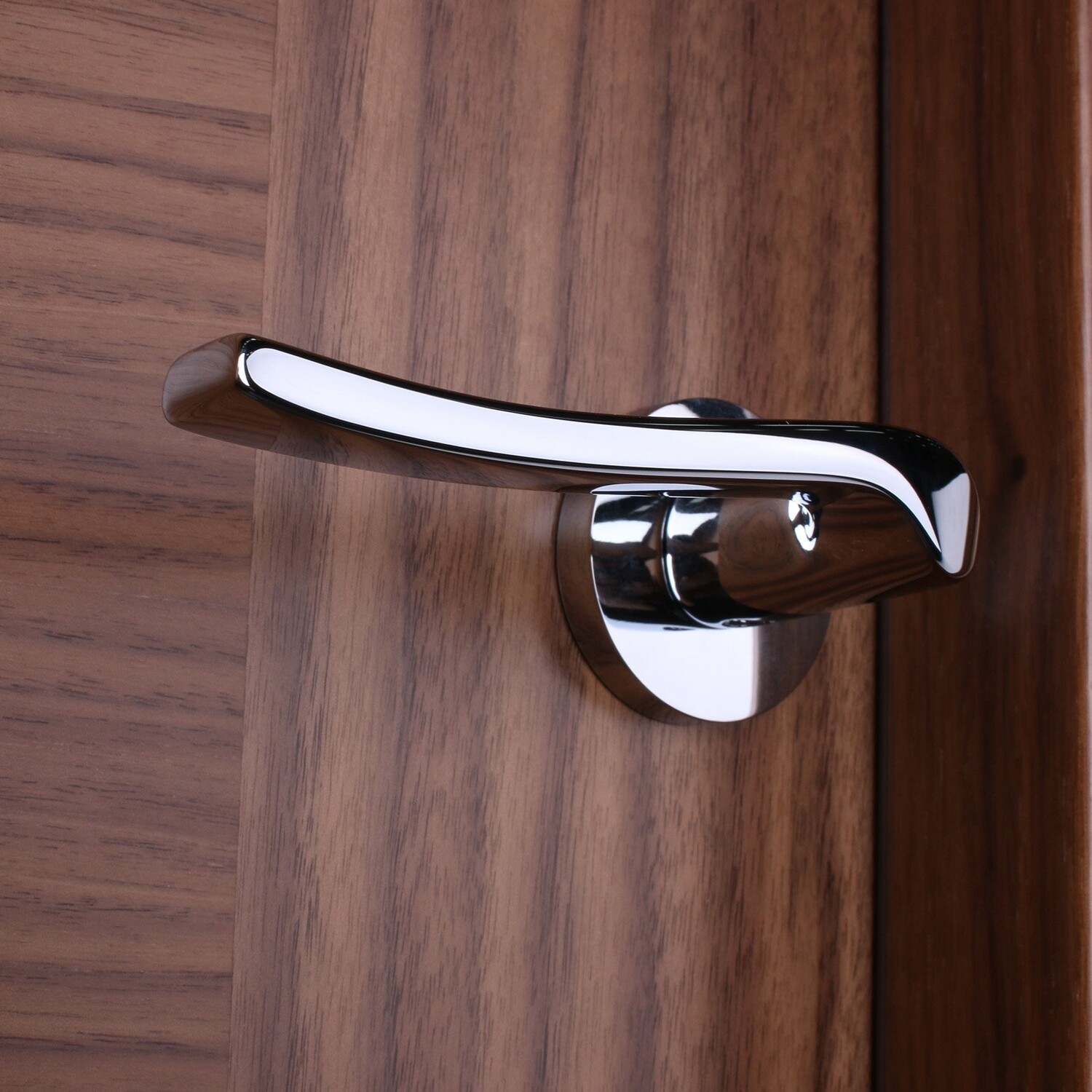 Manilla para puerta, Nina 811. 
Juego roseta redonda