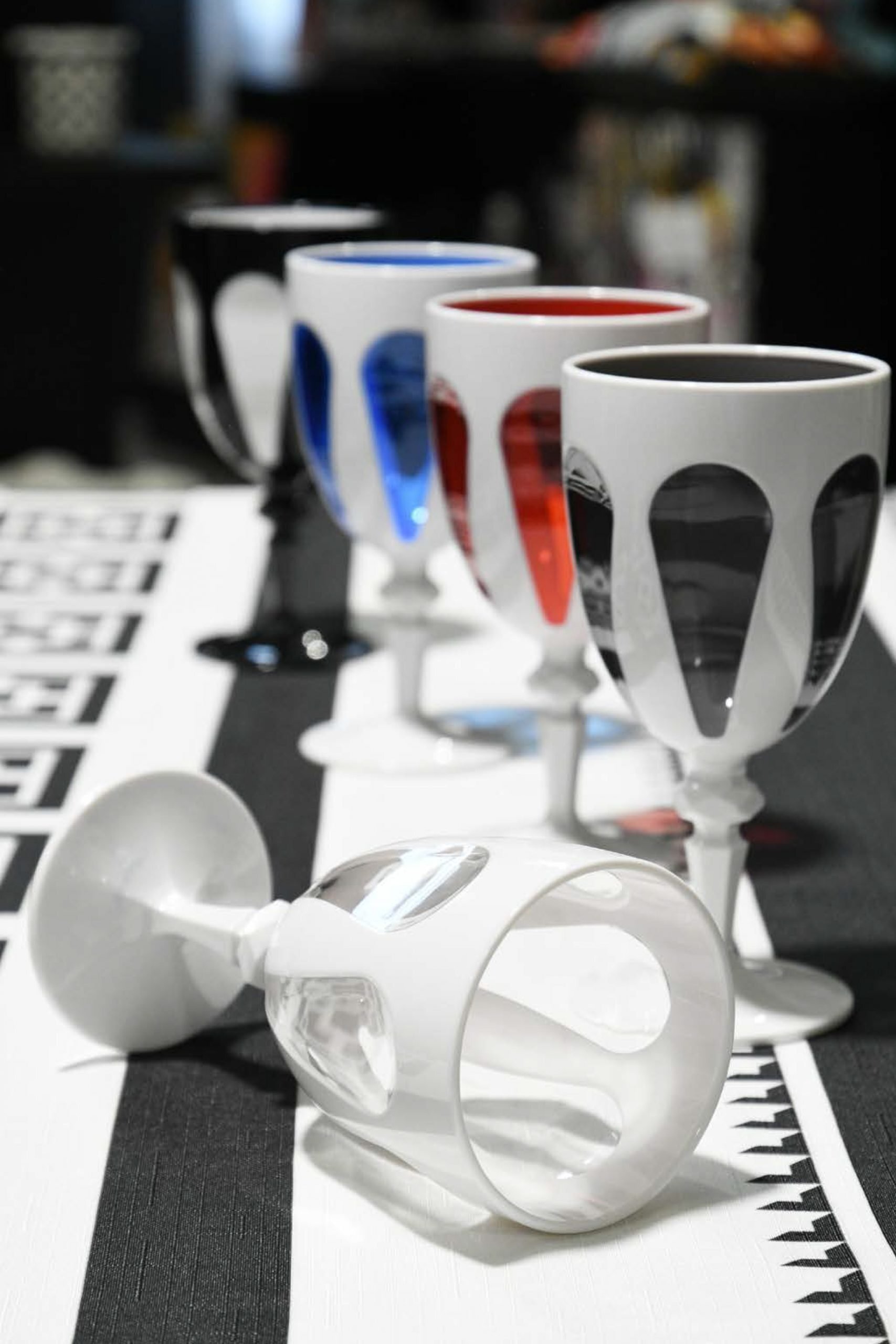 Set 6 Bicchieri Vino Bi-color nero/bianco - Baci Milano