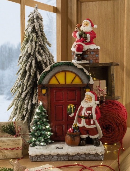 Portone con Babbo Natale, albero e luci - L'oca Nera