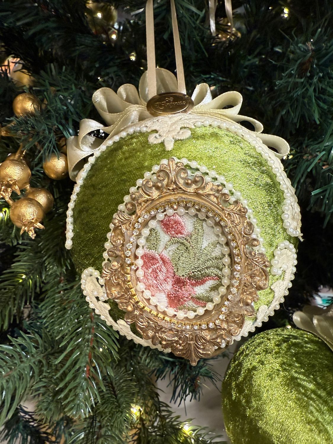 Sfera in velluto Verde con Decoro e Ricamo Diam 9