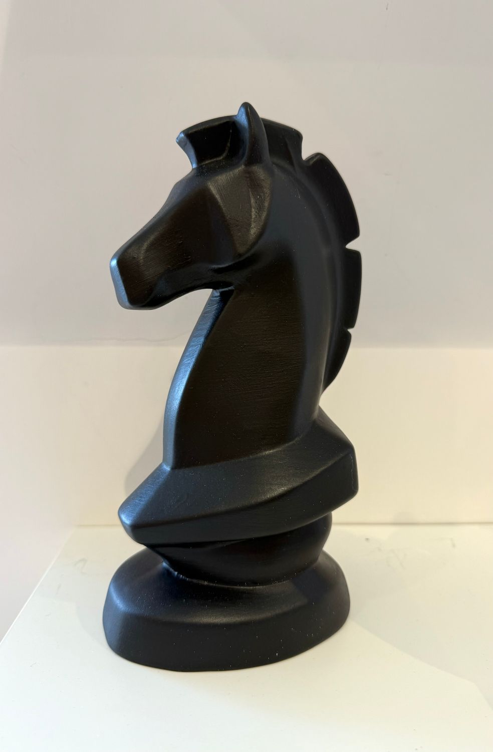 ​Cavallo degli Scacchi nero  in ceramica opaca h 22
