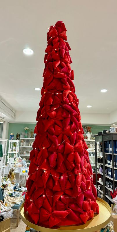 Albero fiocchi velluto rosso con luci led H 126 - Tono su Tono Albero fiocchi velluto rosso con luci led H 126 - Tono su Tono