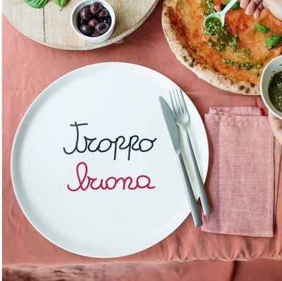 Piatto pizza Troppo Buona 31,5 cm - Simple Day Piatto pizza Troppo Buona 31,5 cm - Simple Day