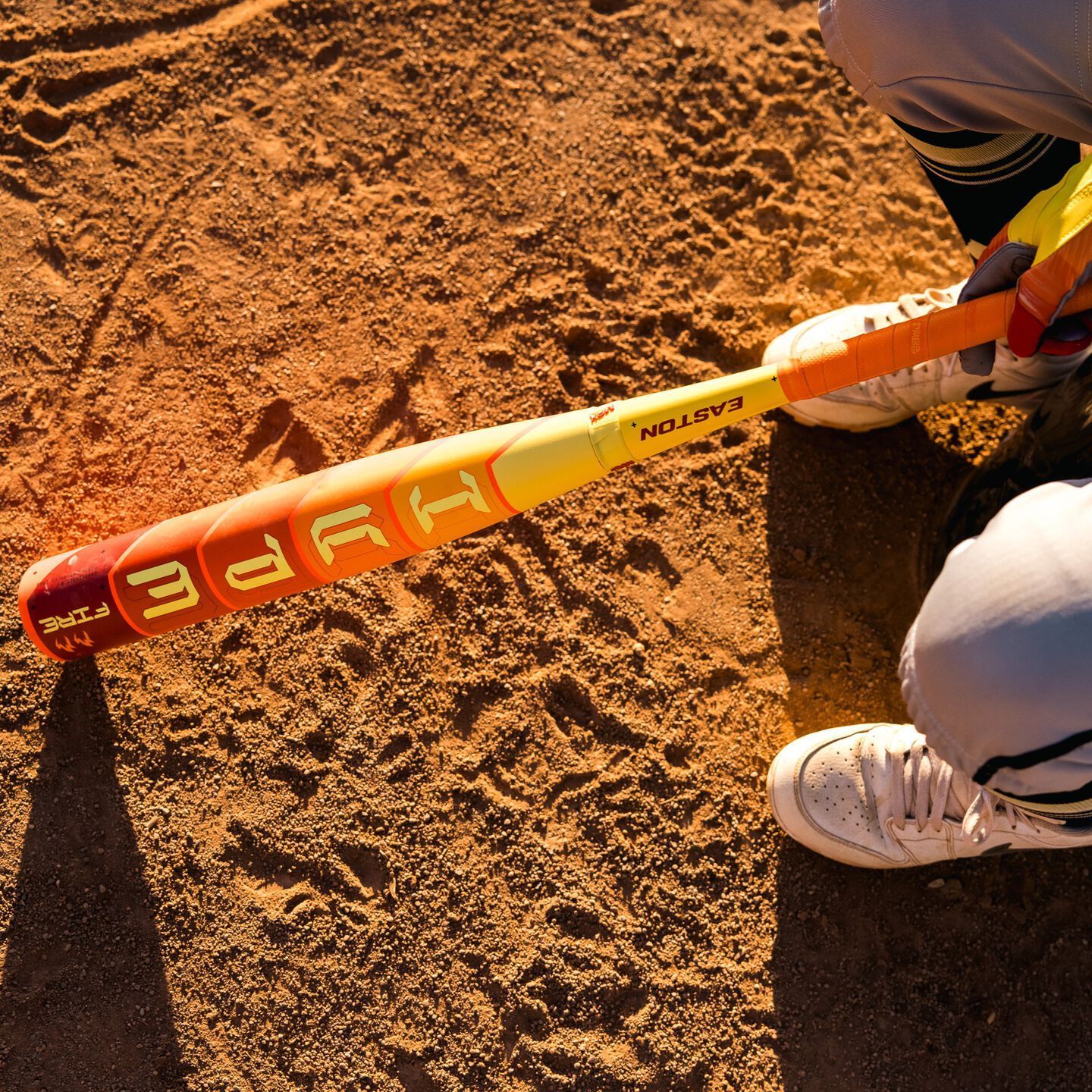 Batte De Baseball Easton Hype Fire USA 2025 - 30 Pouces - Drop 11 - Baril 2 5/8" - 19 Oz - Composite Carbone - Neuf