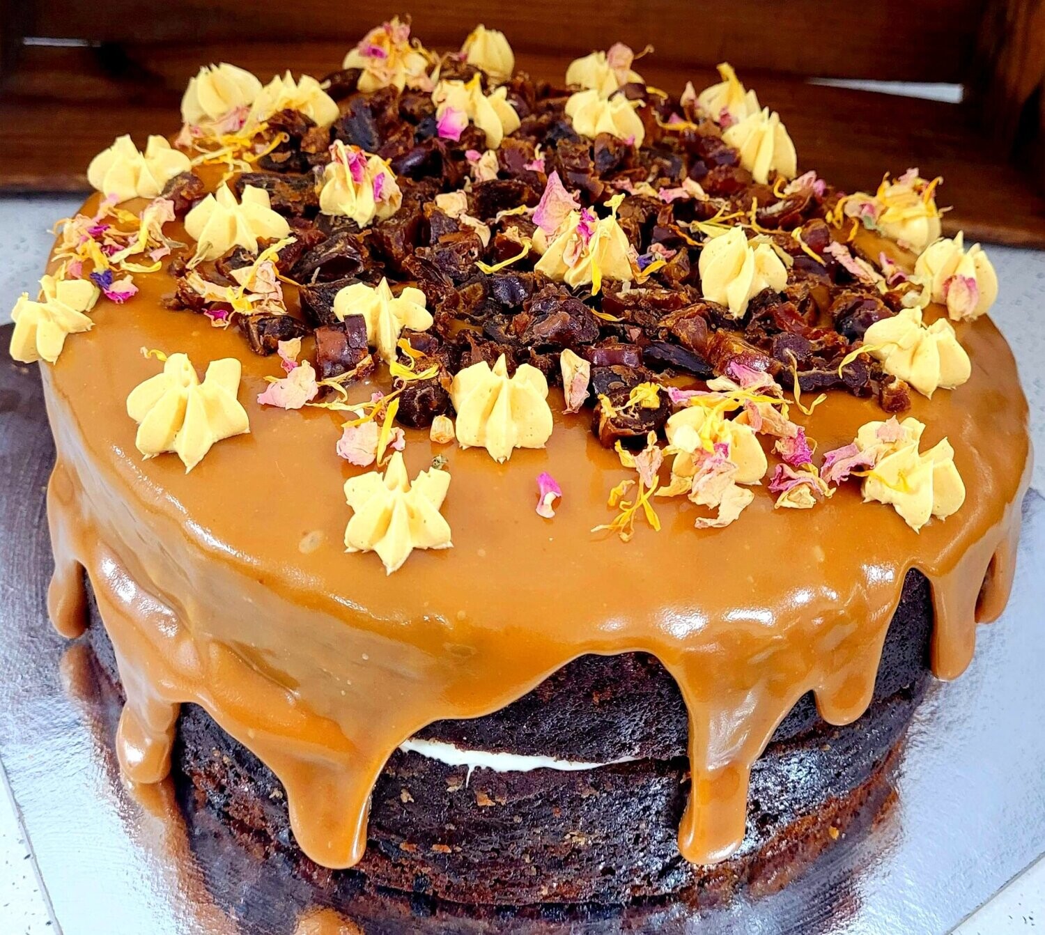 Sticky Date & Caramel Cake