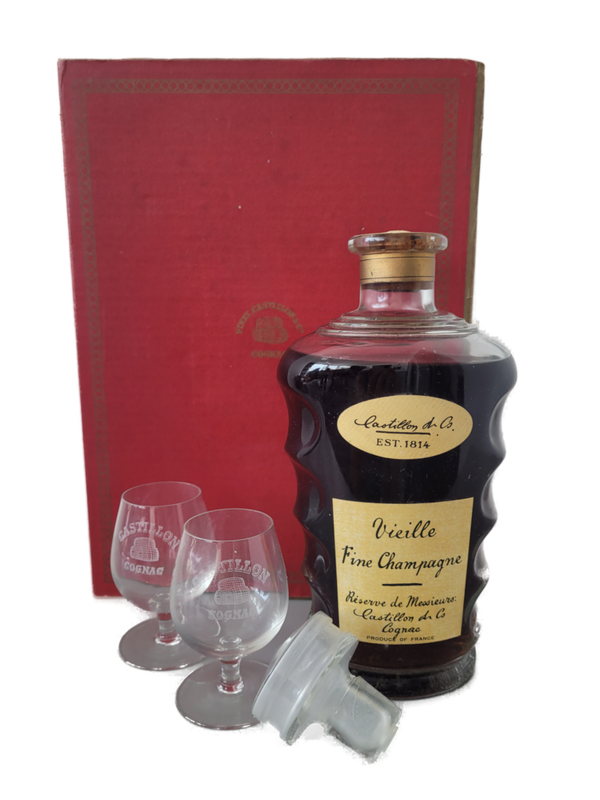 Castillon Vieille Fine Champagne Cognac (1x0,7ltr.) incl. 2 original glasses and glass stopper Packaging in the form of a book ca. '60s/'70s. Castillon Vieille Fine Champagne Cognac (1x0,7ltr.) incl. 2 original glasses and glass stopper Packaging in the form of a book ca. '60s/'70s.