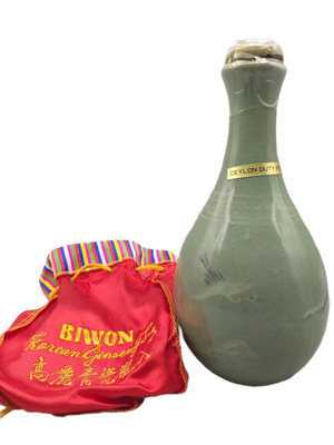 Biwon Ginseng Ju Liquor 35% VOL. (1x0,720ltr.) inkl. Original-Säckchen Biwon Ginseng Ju Liquor 35% VOL. (1x0,720ltr.) inkl. Original-Säckchen