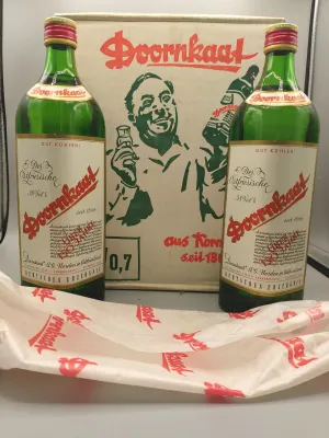 Doornkaat Der Alte Ostfriesische 38% VOL. (6x0,7ltr.) Flaschen in Original-Seidenpapier inkl. Original-Karton - ANGEBOT 6er-SET Doornkaat Der Alte Ostfriesische 38% VOL. (6x0,7ltr.) Flaschen in Original-Seidenpapier inkl. Original-Karton - ANGEBOT 6er-SET