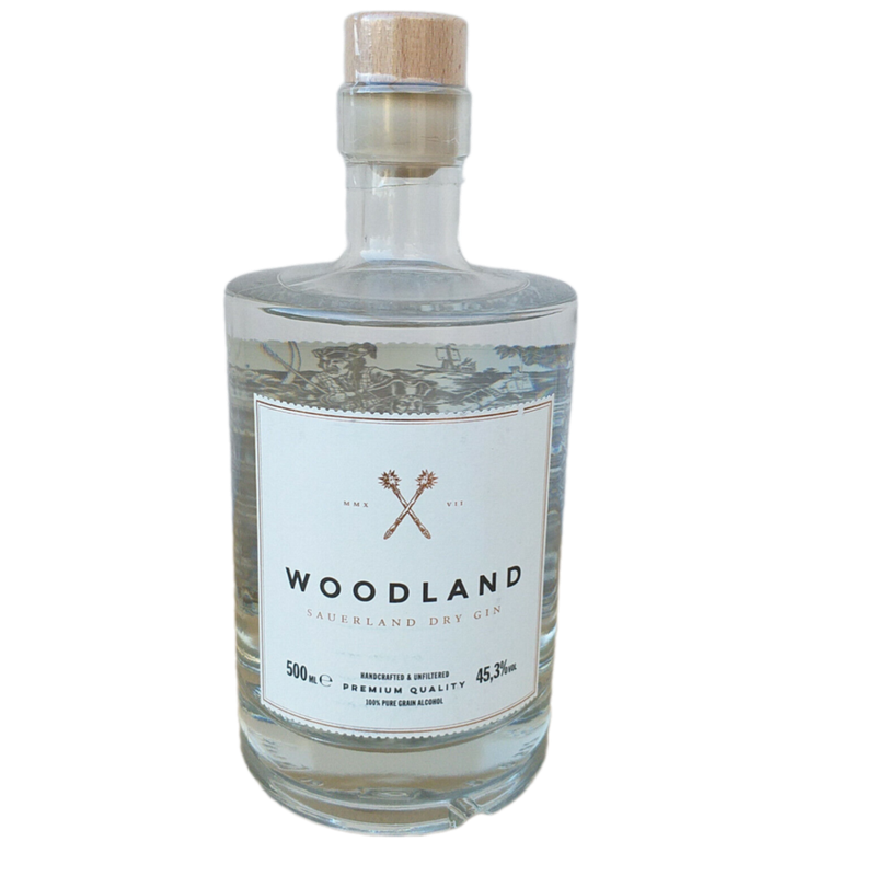 Woodland 2019 Sauerland Dry Gin 45,3% VOL. (1x0,5ltr.) Batch No. 08 / Bottle No. 7168 Woodland 2019 Sauerland Dry Gin 45,3% VOL. (1x0,5ltr.) Batch No. 08 / Bottle No. 7168