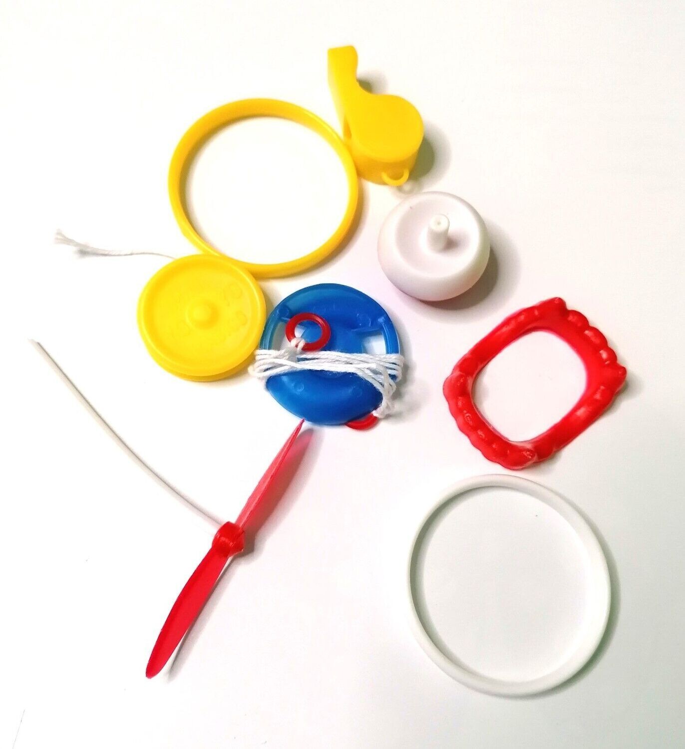 Pack de 20 juguetes de plástico surtidos, MINI TOYS, no aptos para menores de 36 meses. Ideal para relleno de piñatas, cucuruchos, etc