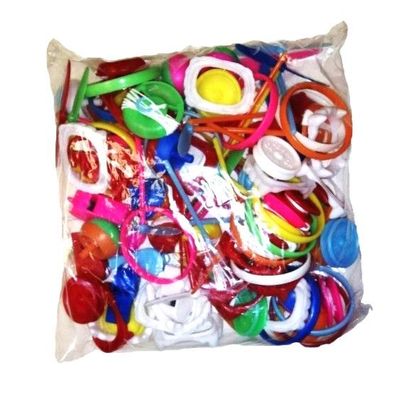Relleno ideal para piñata MINI TOYS, 100 juguetes de plastico surtidos, no aptos para menores de 36 meses