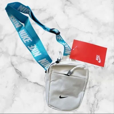 Nike Mini Crossbody Bag – White Nike Mini Crossbody Bag – White