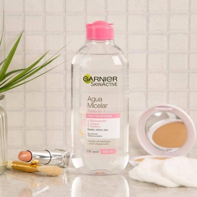 Agua micelar
