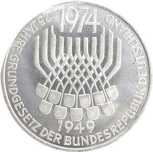 J 413 Grundgesetz vz./bfr.