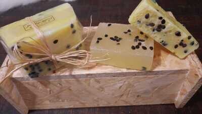 SABONETE  EM BARRA FITOTERÁPICO 
MARACUJÁ SABONETE  EM BARRA FITOTERÁPICO 
MARACUJÁ