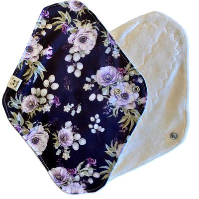 Compresa de tela Pandos - Talla M - Flores sobre negro Compresa de tela Pandos - Talla M - Flores sobre negro