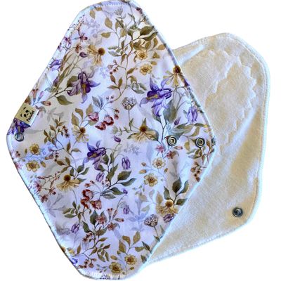 Compresa de tela Pandos - Talla M - Flores sobre blanco Compresa de tela Pandos - Talla M - Flores sobre blanco