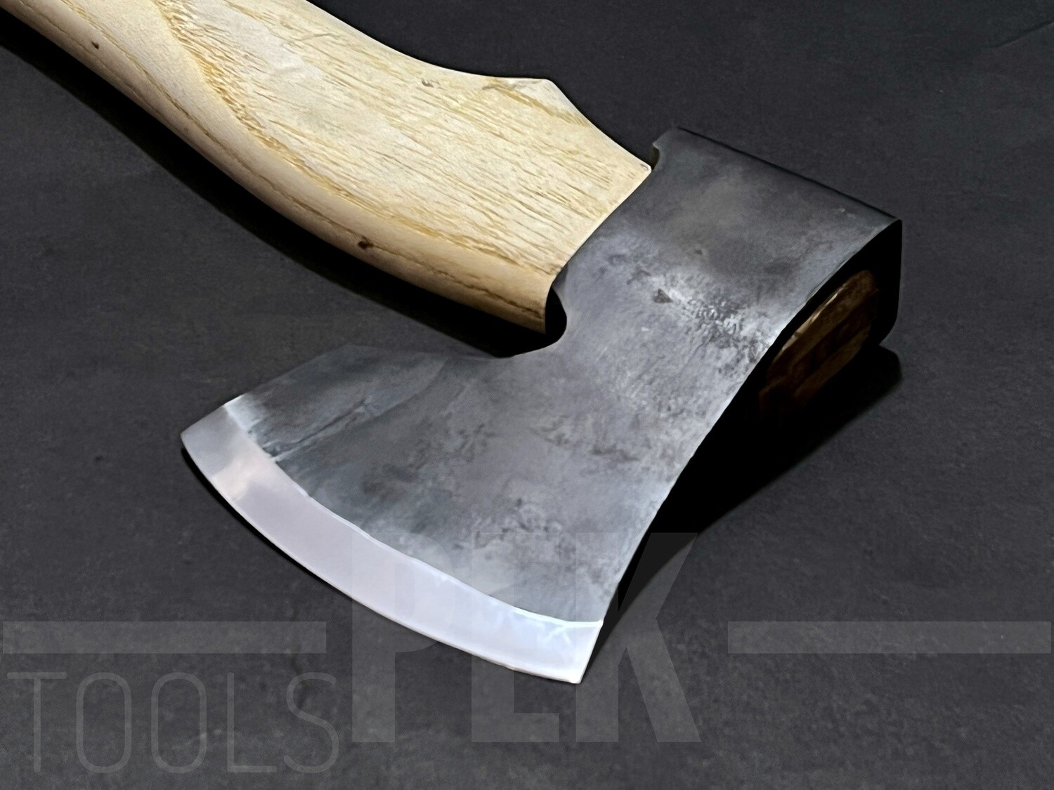 PEK SPLENDED CARVING AXE.