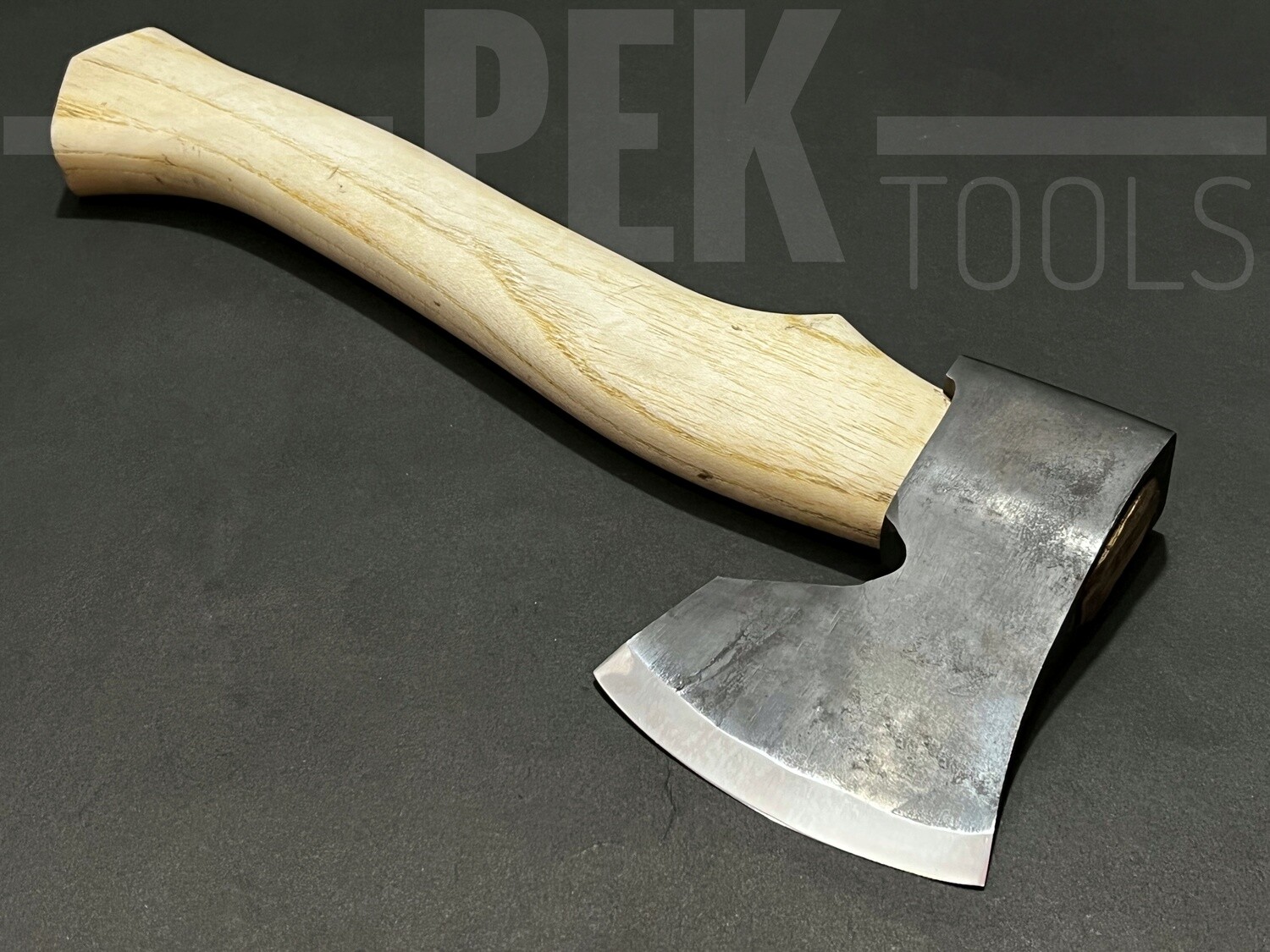 PEK SPLENDED CARVING AXE.