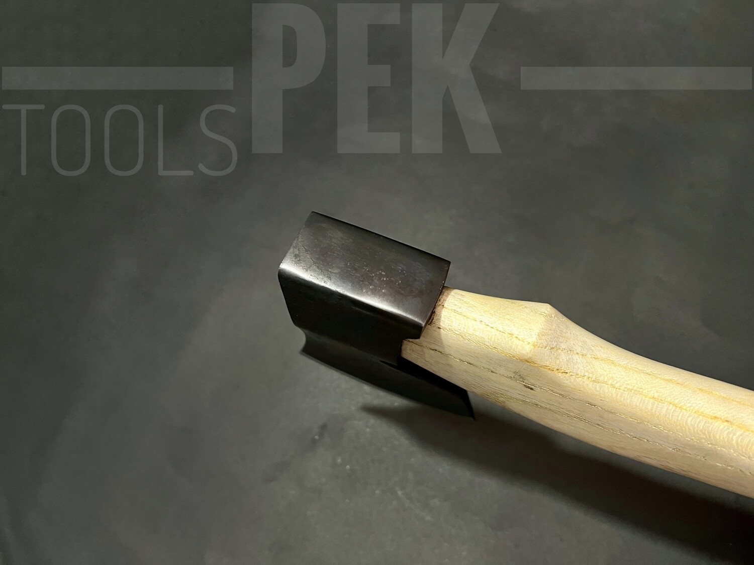 PEK SPLENDED CARVING AXE.