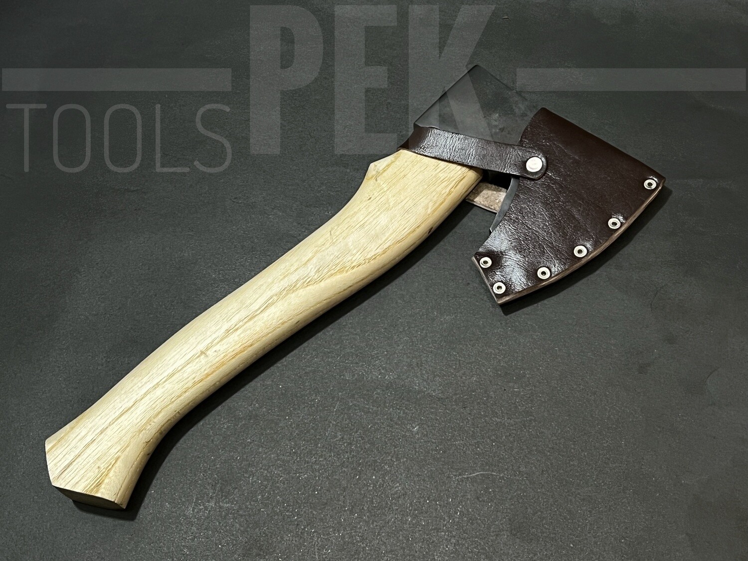 PEK SPLENDED CARVING AXE.